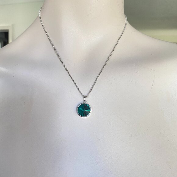 Butler FAC Emerald Green Crystal Silver Tone Necklace - Picture 2 of 8